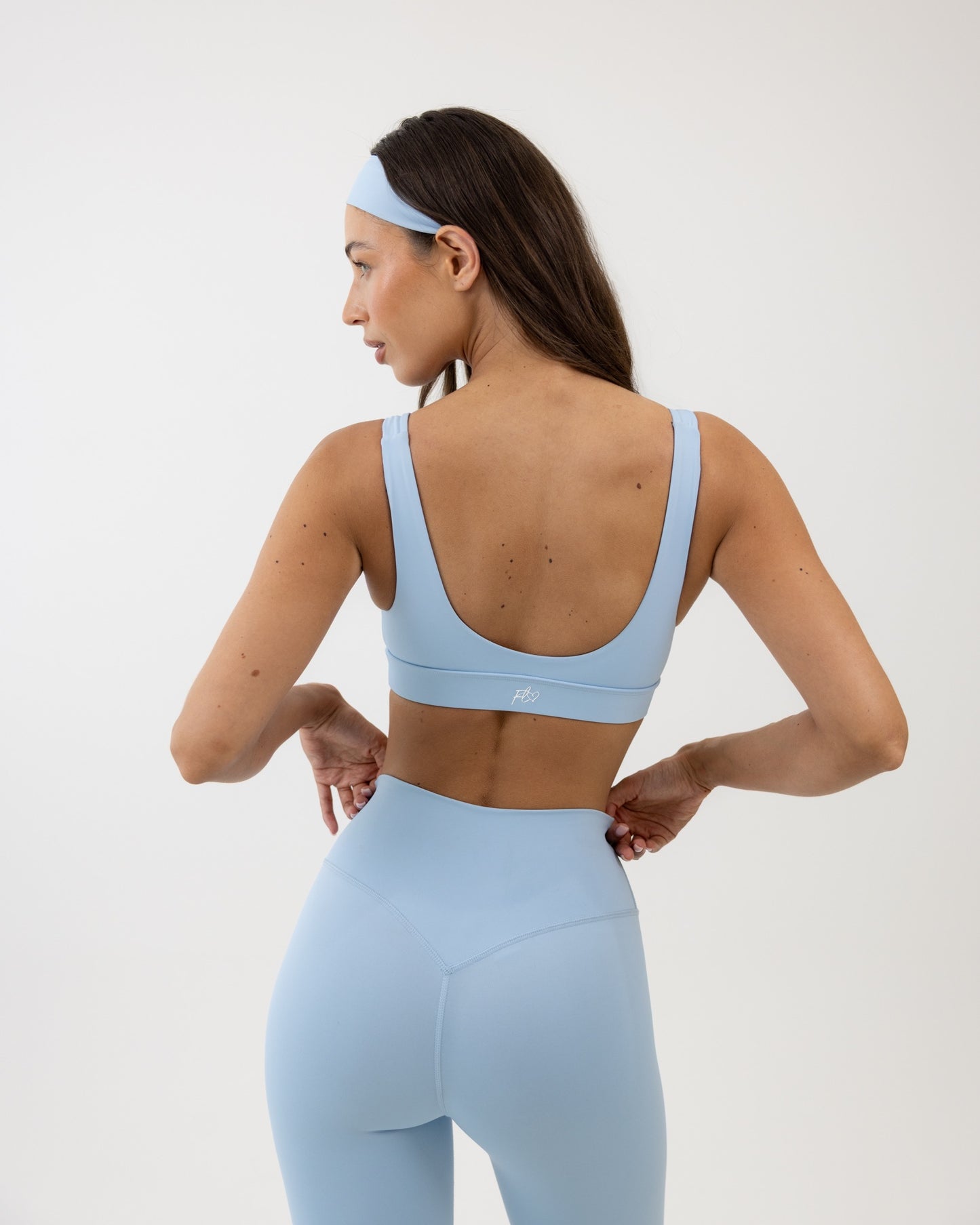 V-neck sports bra - powder blue