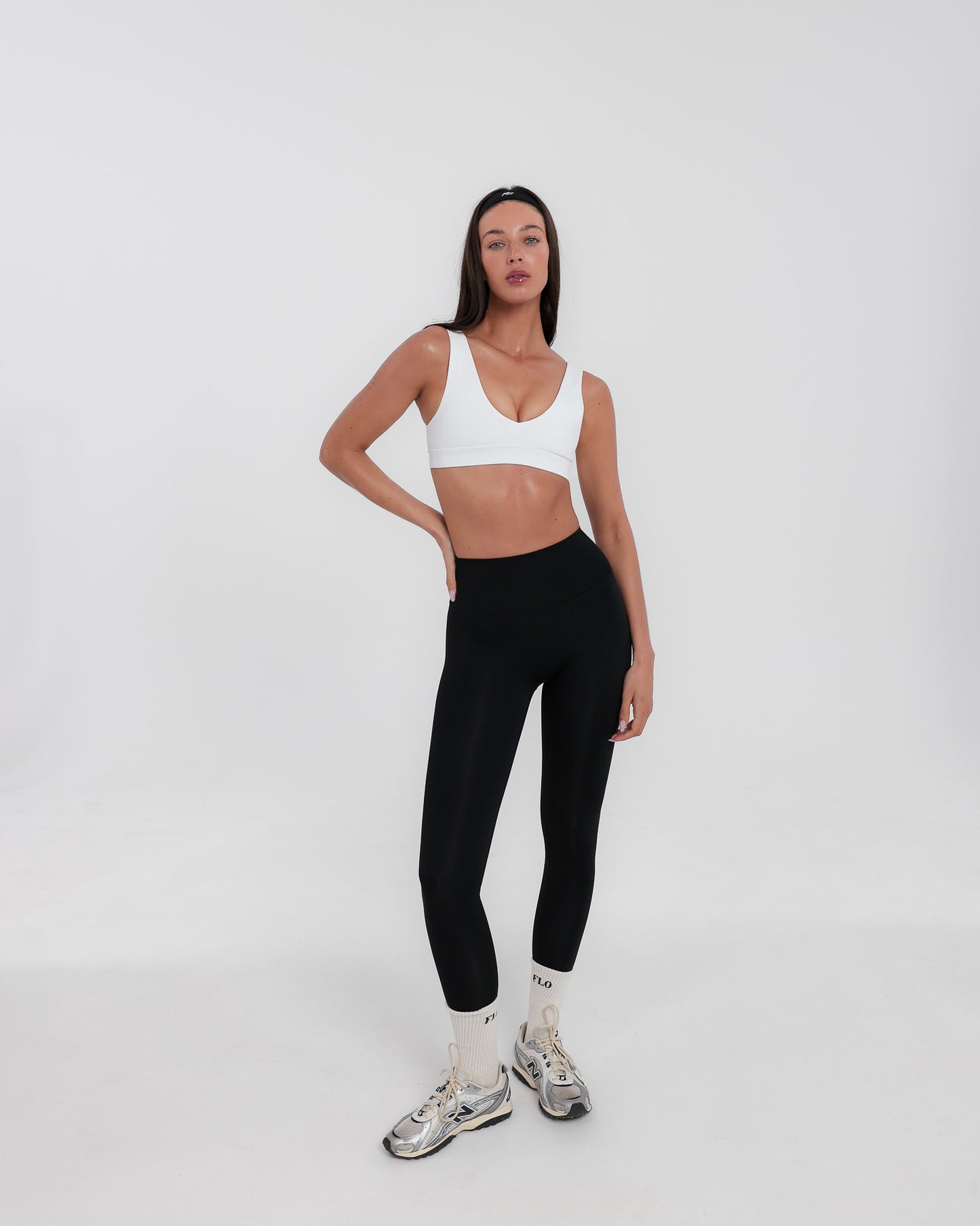 V-neck sports bra - white