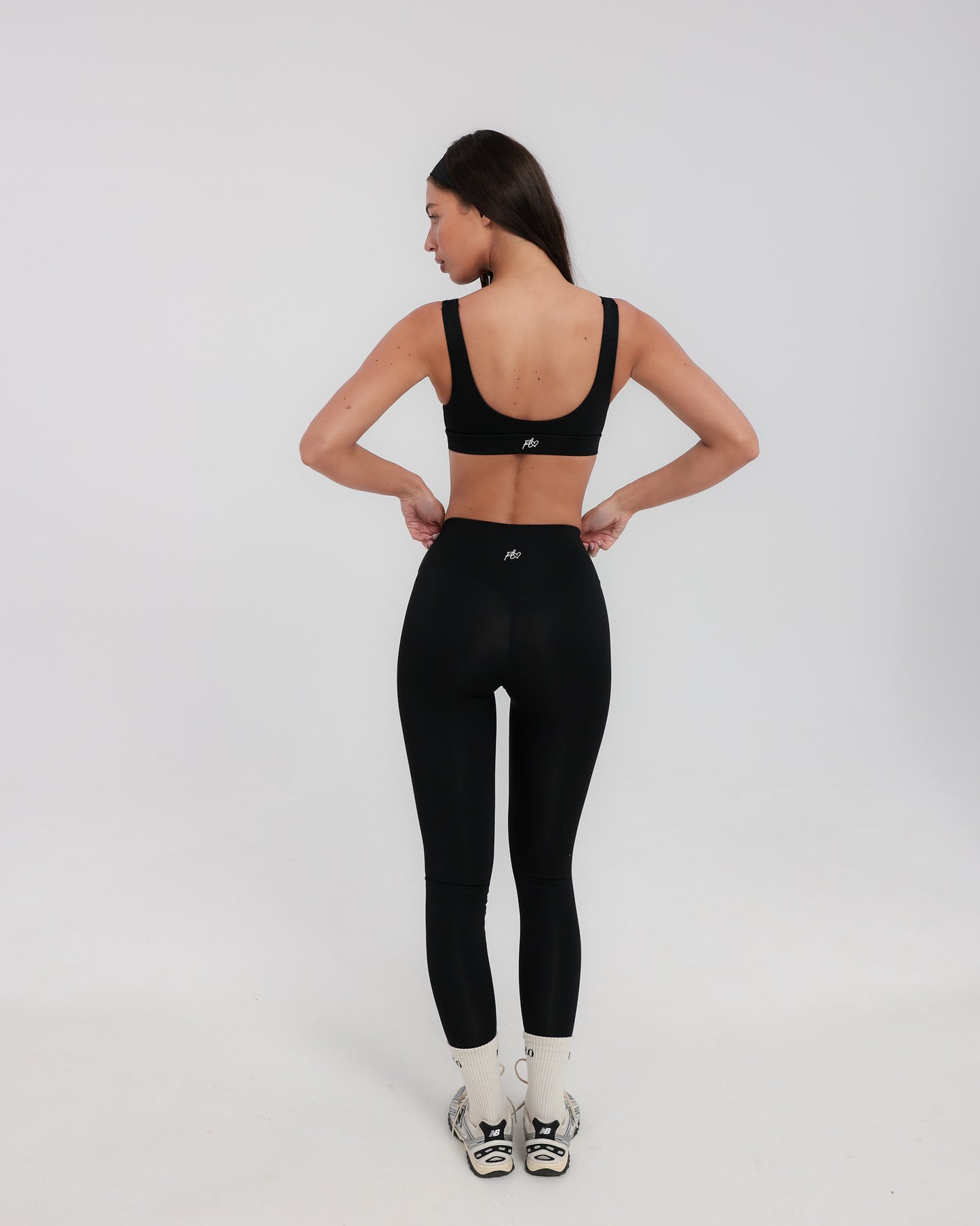 V-neck sports bra - black