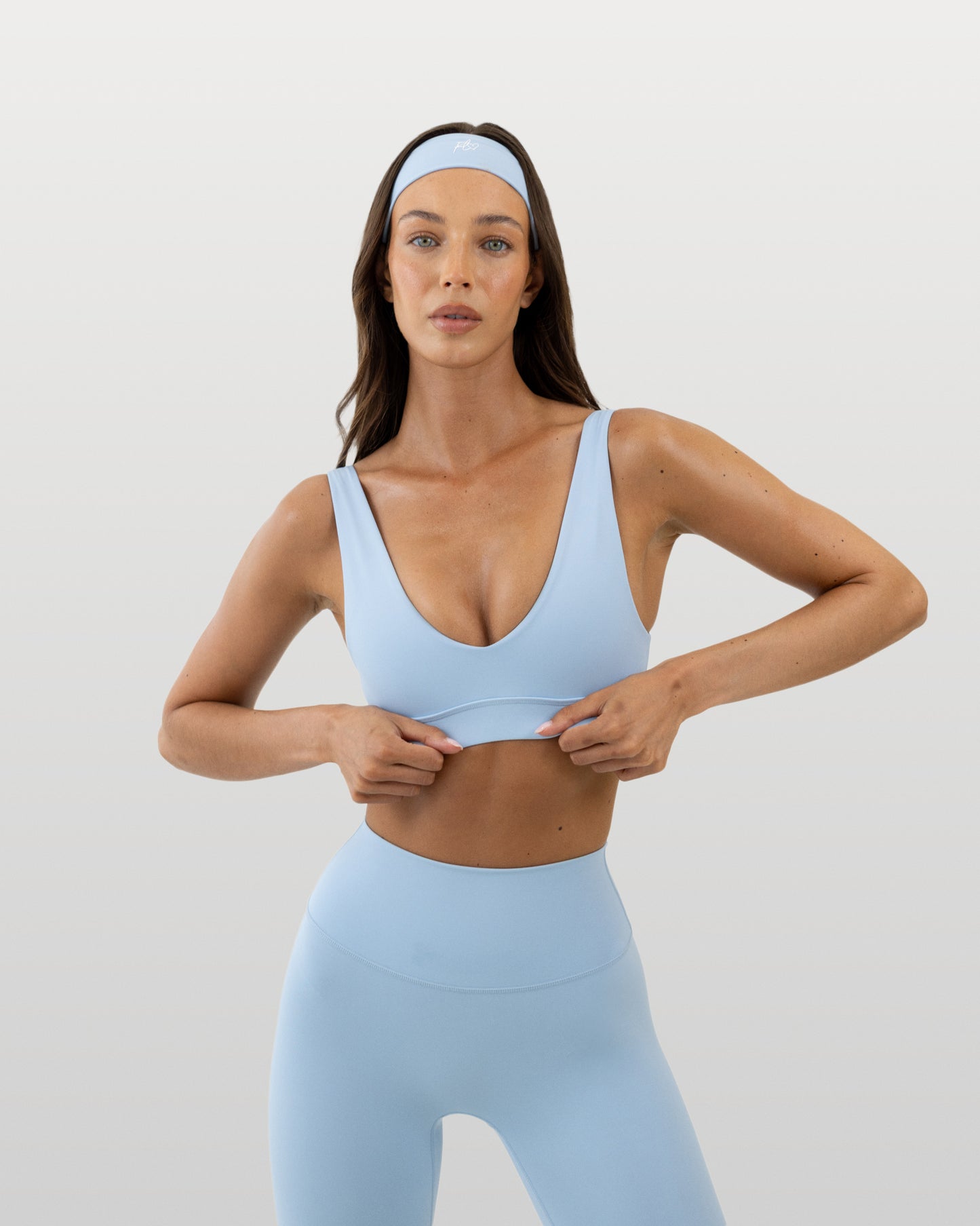V-neck sports bra - powder blue