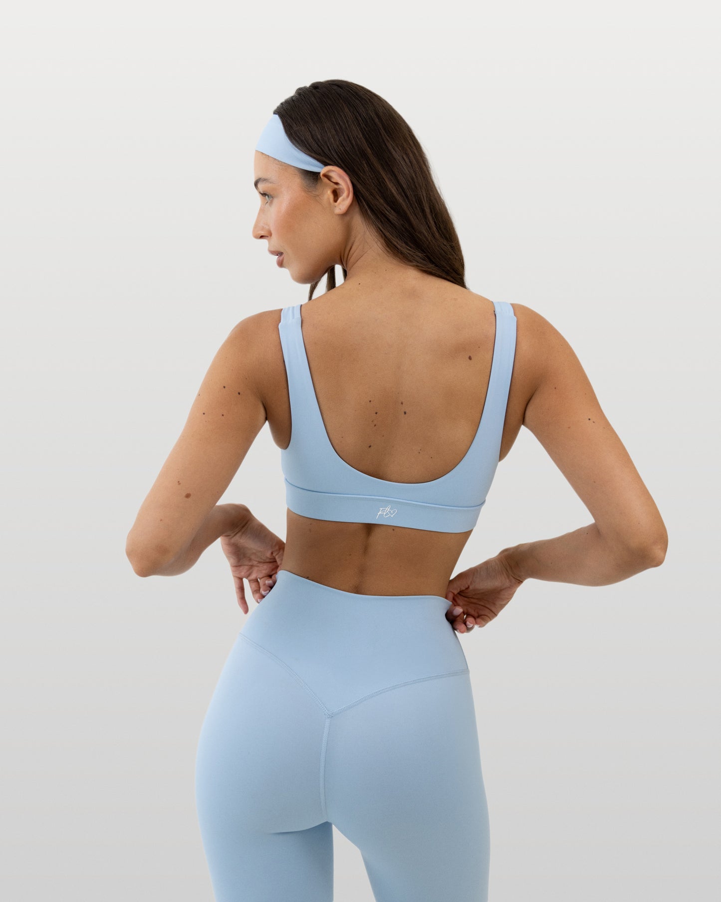 V-neck sports bra - powder blue